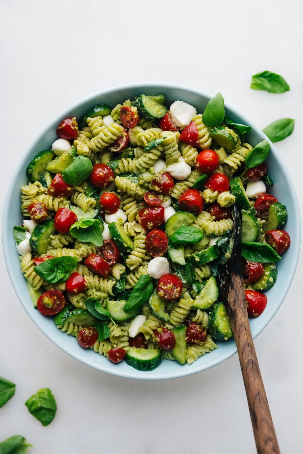 Craving the perfect summer side? This pesto pasta salad is packed with fresh flavors, juicy tomatoes, and mozzarella. Grab the easy 20-minute recipe now!